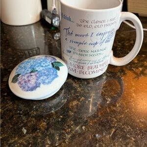 Floral Ceramic Mug and Lid Set Plays music